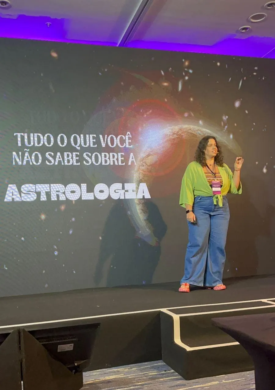 Marina do Mar, astróloga comportamental com 8 anos de experiência